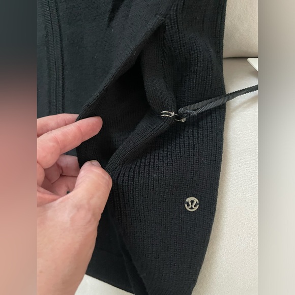 NWT Lululemon Time To Thrive Sweater Jacket in Black Size 8 - Picture 10 of 15